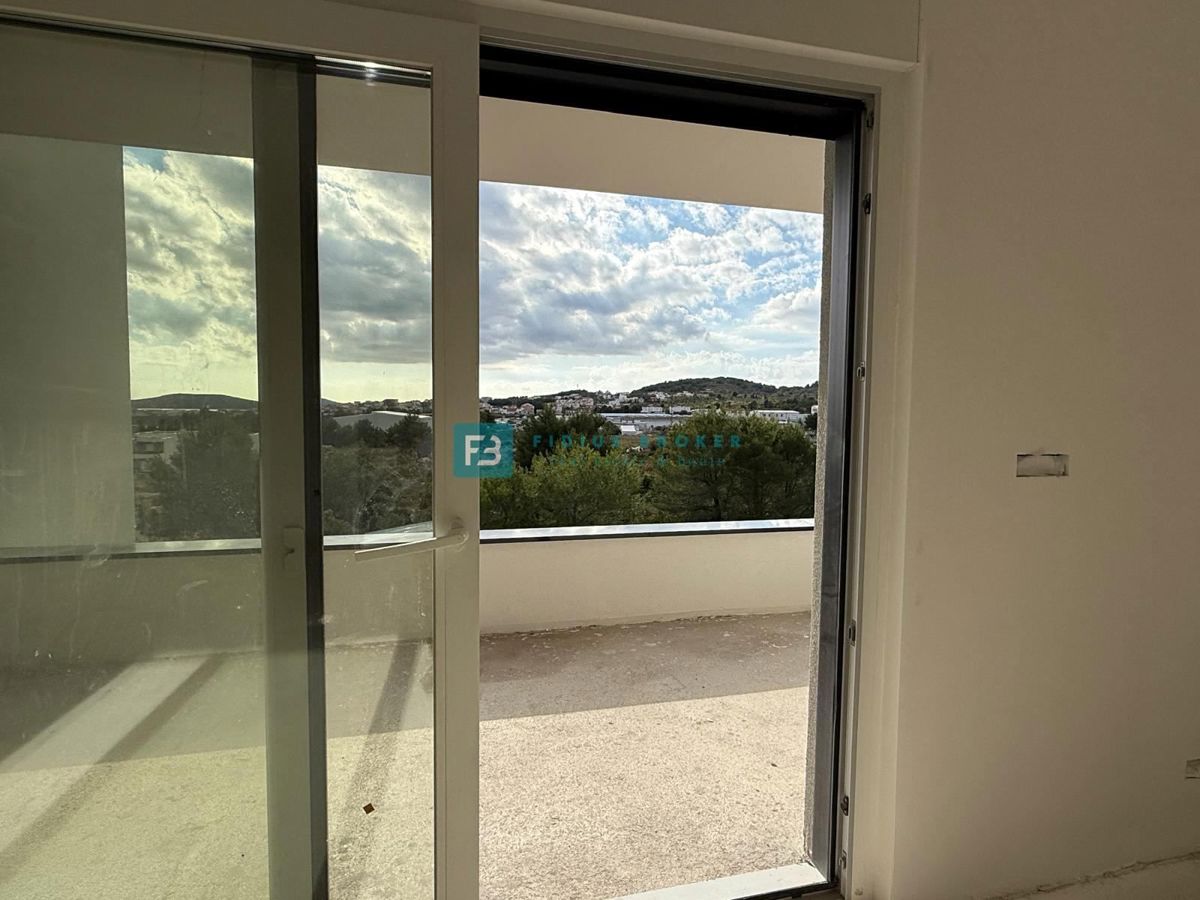 VODICE, novogradnja, dvoetažno stanovanje, pogled na morje, strešna terasa