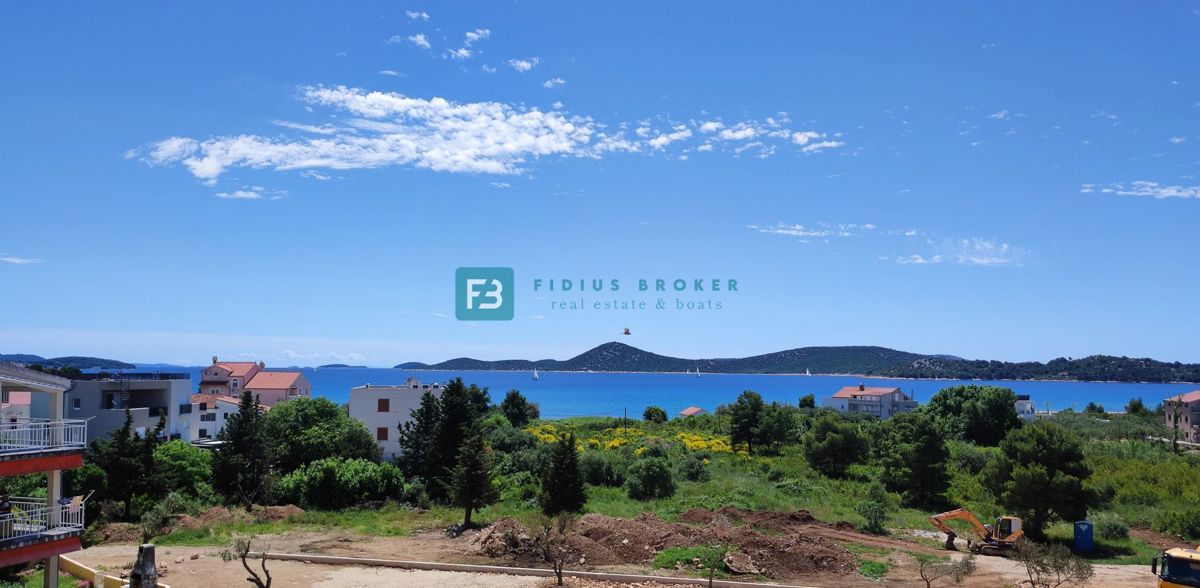 VODICE, novogradnja, 300 m od plaže, 1. nadstropje, pogled na morje