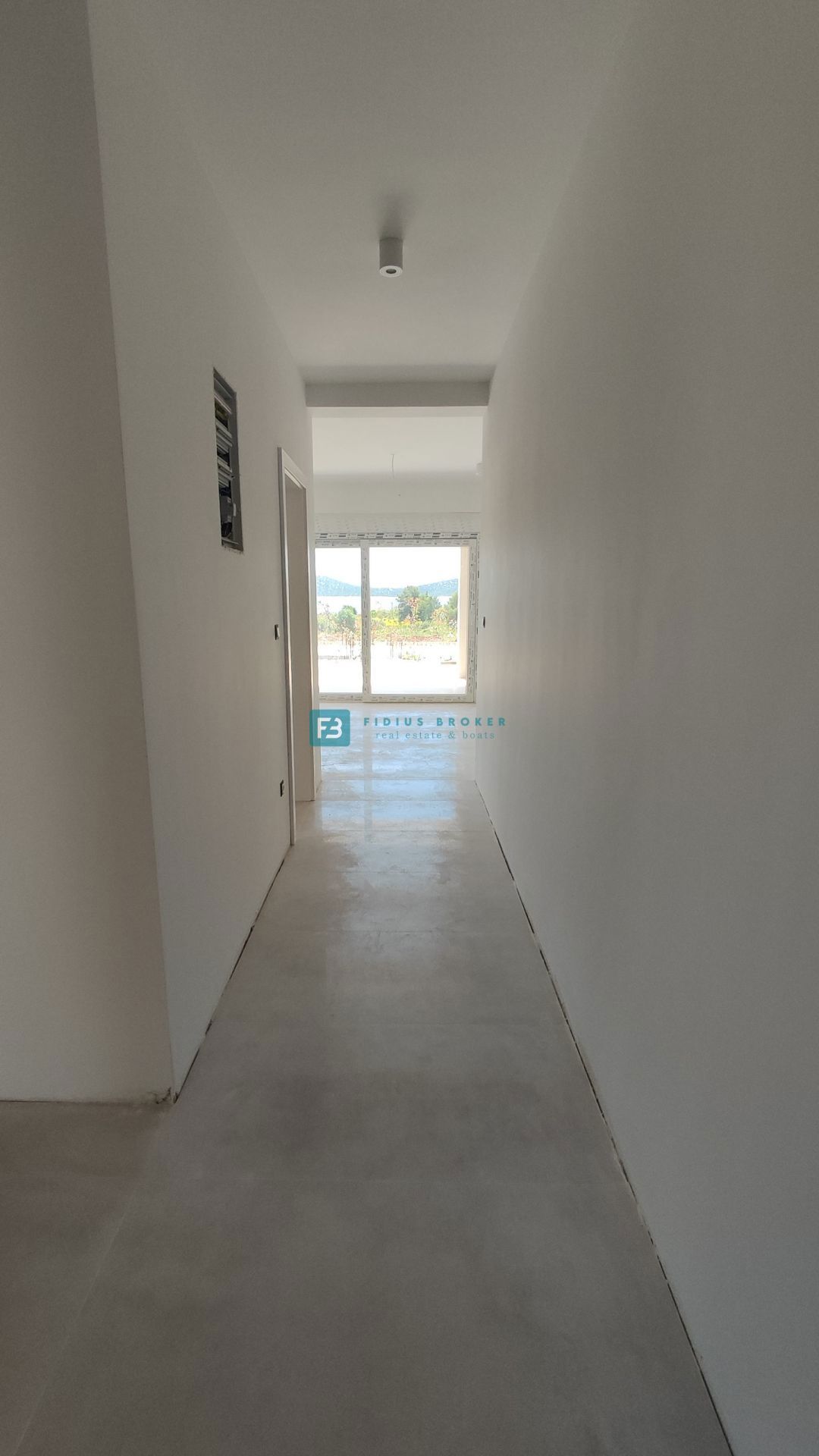 VODICE, novogradnja, 300 m od plaže, 1. nadstropje, pogled na morje