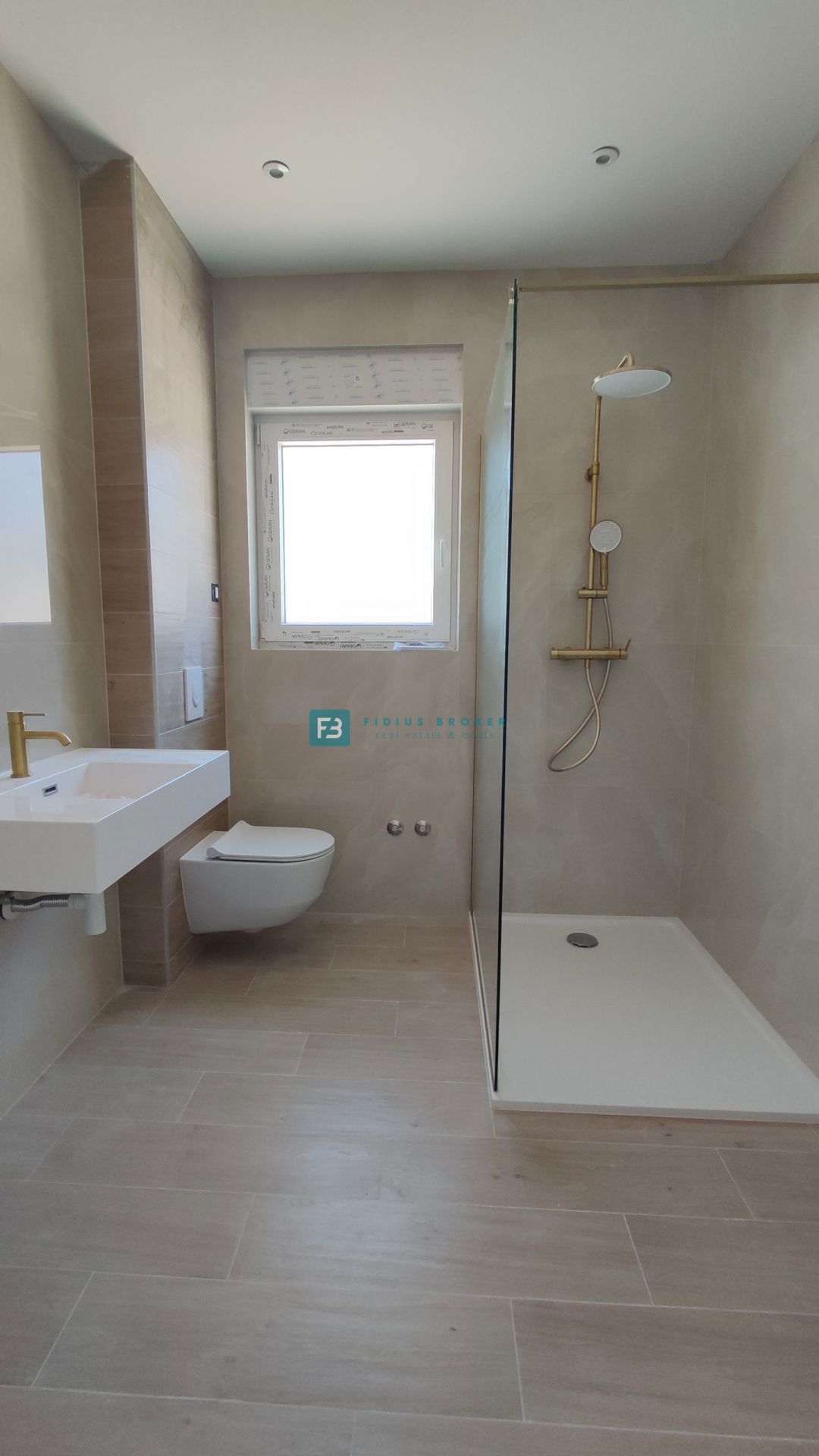 VODICE, novogradnja, 300 m od plaže, 1. nadstropje, pogled na morje
