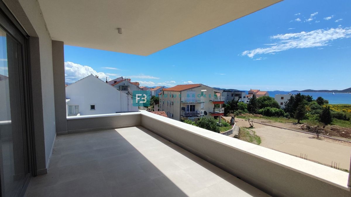 VODICE, novogradnja, 300 m od plaže, 1. nadstropje, pogled na morje