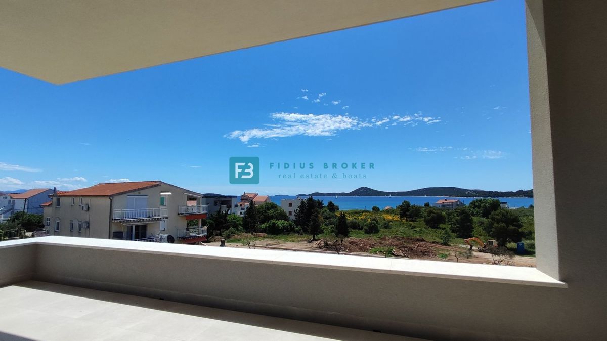 VODICE, novogradnja, 300 m od plaže, 1. nadstropje, pogled na morje