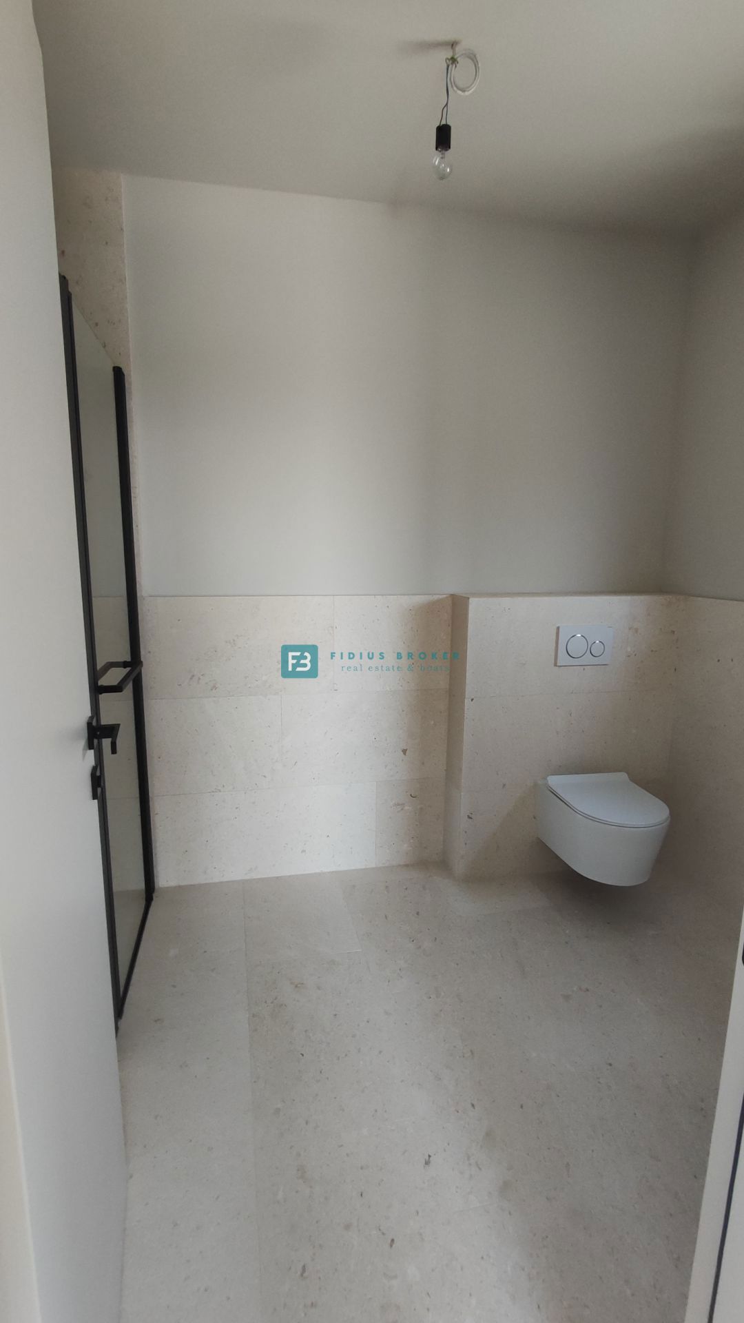 TRIBUNJ, novo, 2. nad., 400 m do plaže, pogled na morje