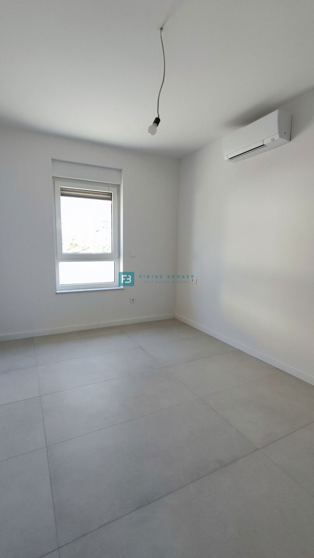 VODICE, novo, 400 m do morja, luksuzno stanovanje, pritličje + vrt, S3