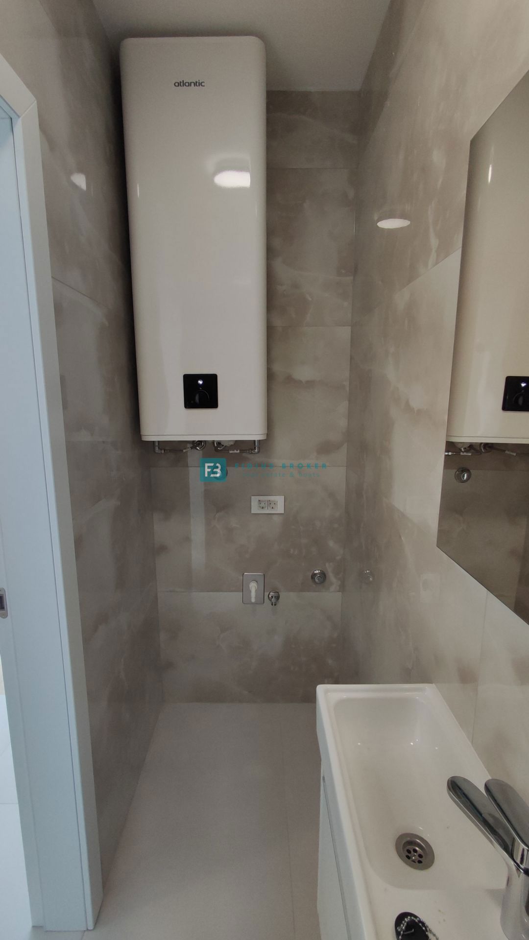 VODICE, novo, 400 m do morja, luksuzno stanovanje, pritličje + vrt, S3