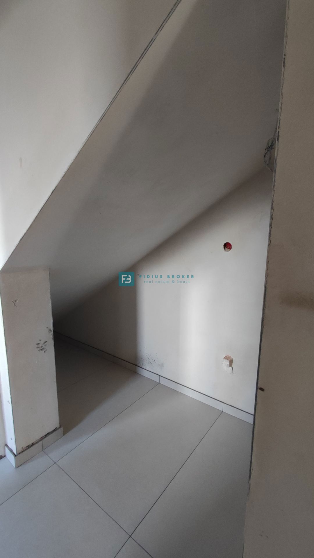 VODICE, novogradnja, pritličje, vrt 50 m2, 650 m do plaže