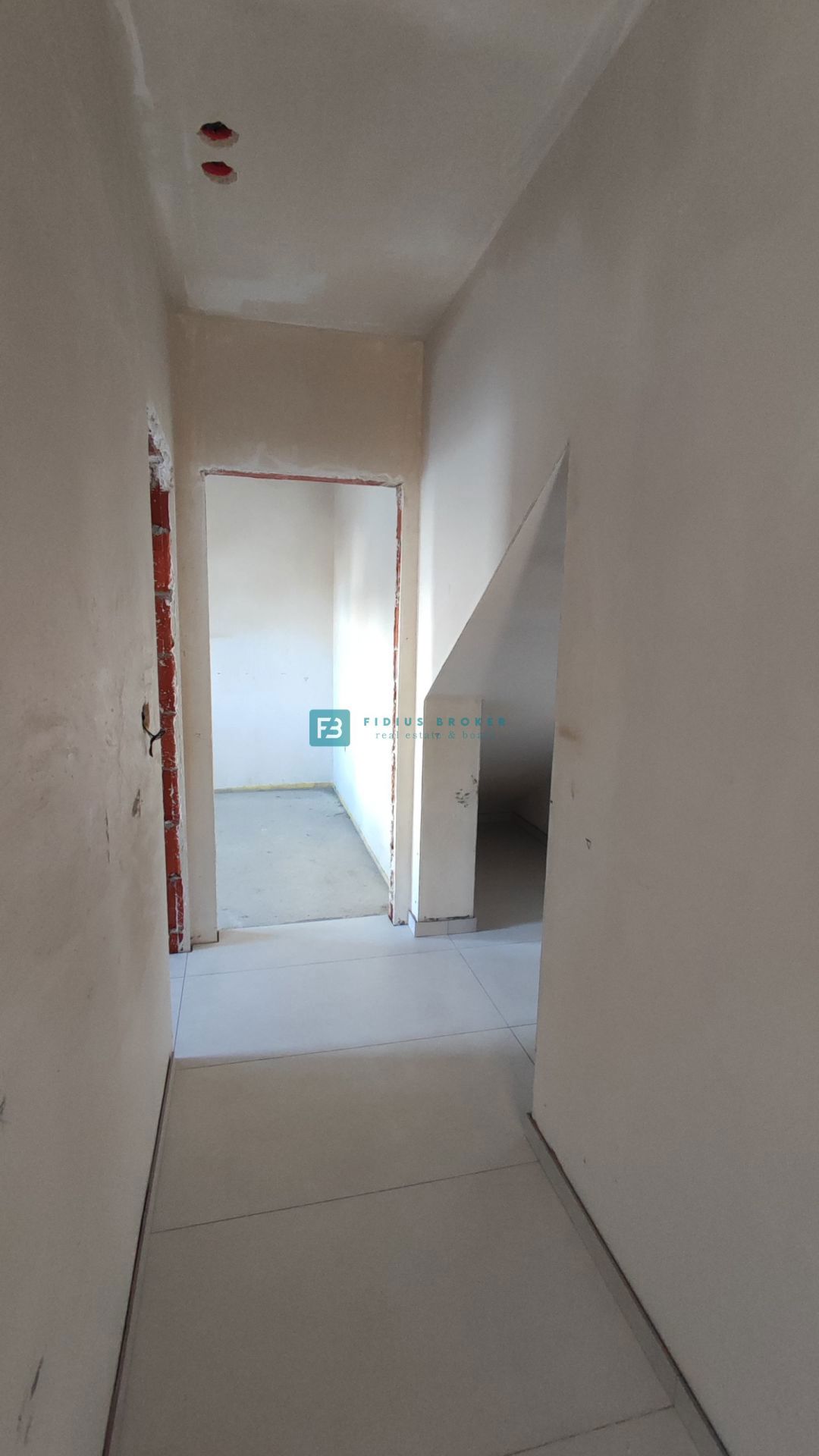 VODICE, novogradnja, pritličje, vrt 50 m2, 650 m do plaže