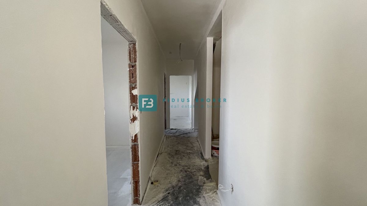 VODICE, novogradnja, pritličje, vrt 50 m2, 650 m do plaže