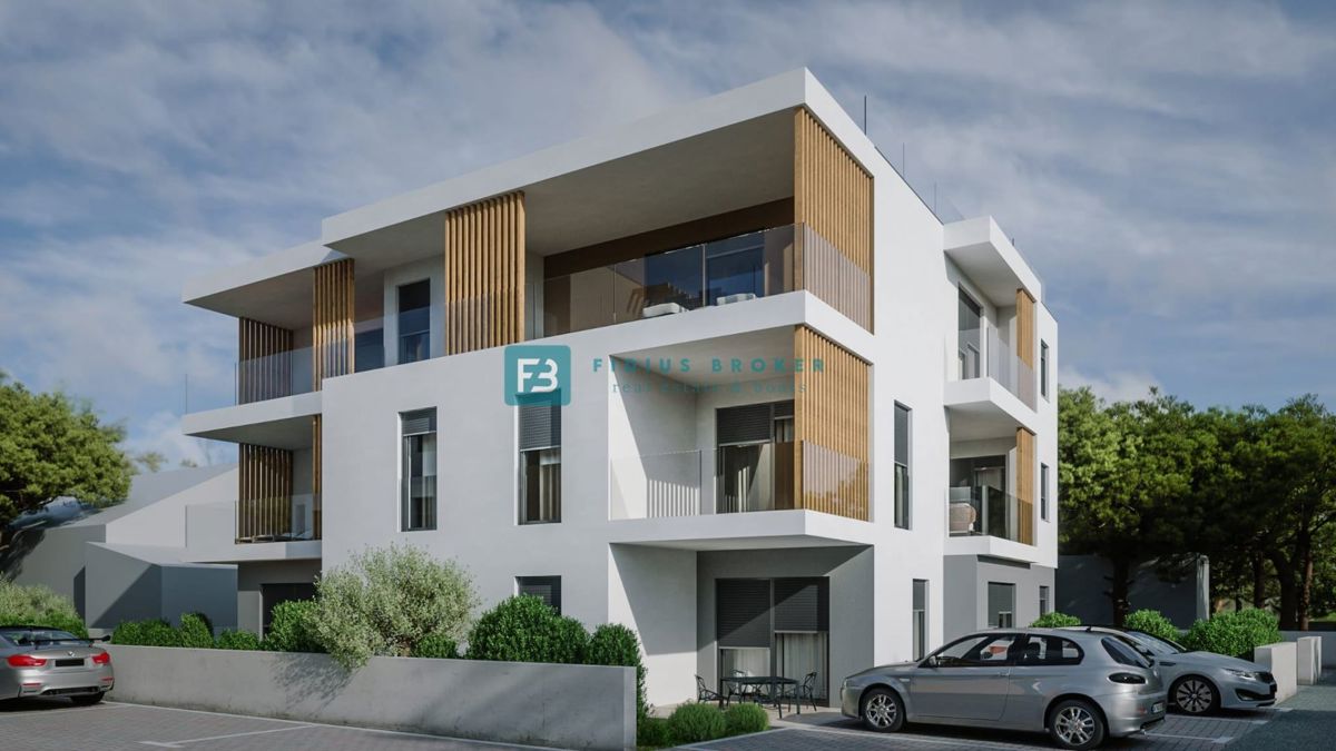 VODICE, novogradnja, pritličje, vrt 50 m2, 650 m do plaže