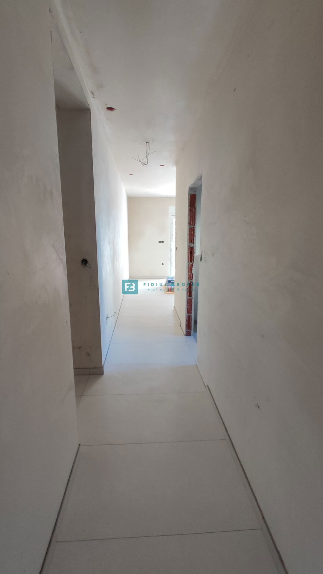 VODICE, novogradnja, pritličje, vrt 50 m2, 650 m do plaže