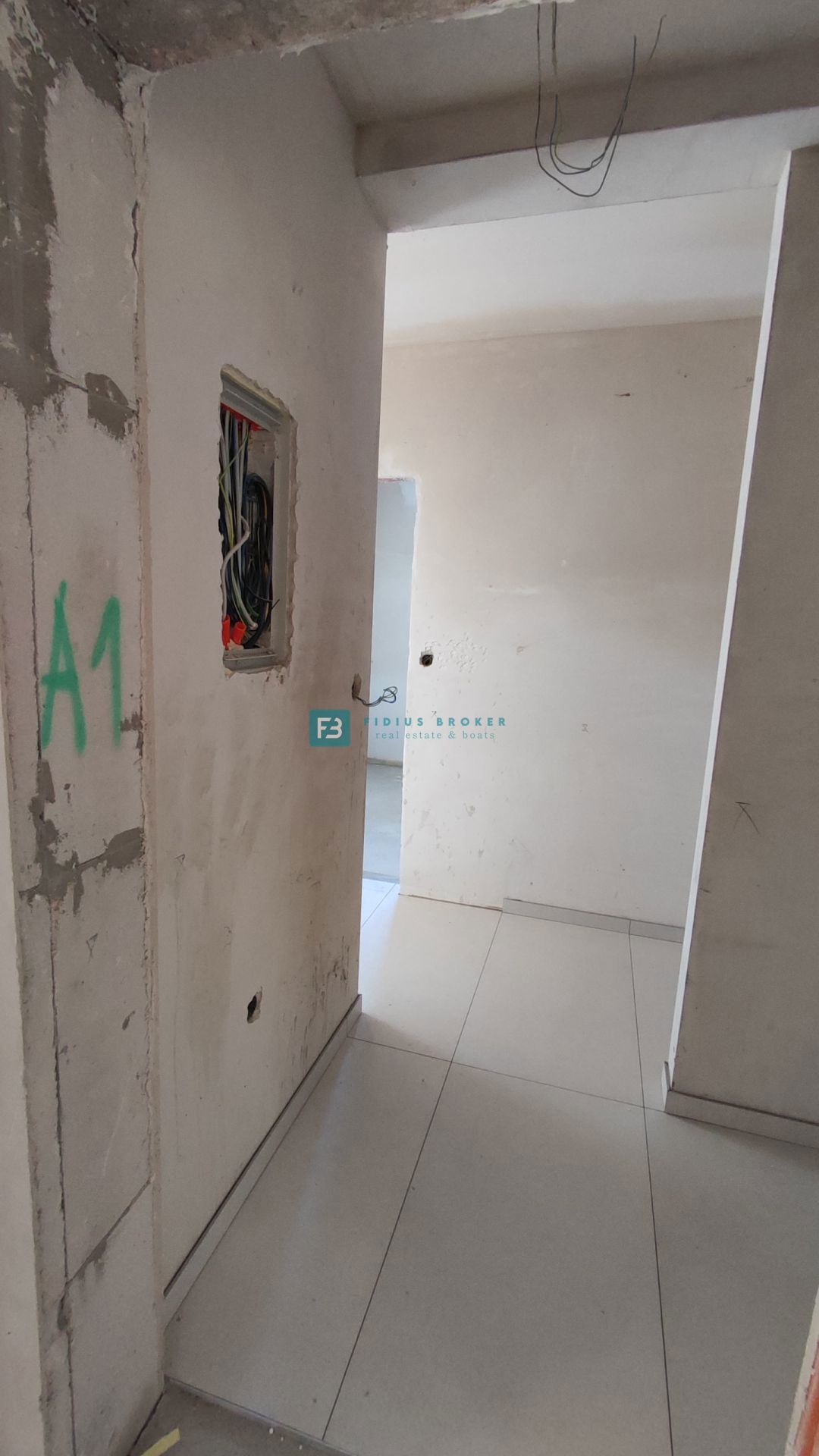 VODICE, novogradnja, pritličje, vrt 50 m2, 650 m do plaže