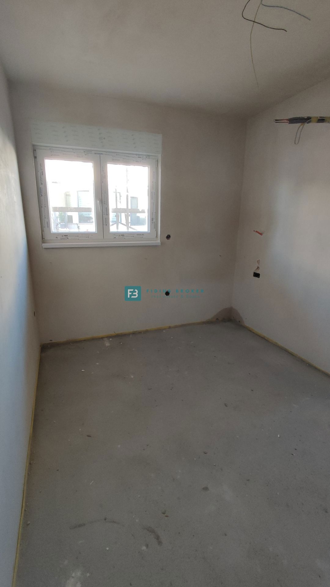 VODICE, novogradnja, pritličje, vrt 50 m2, 650 m do plaže