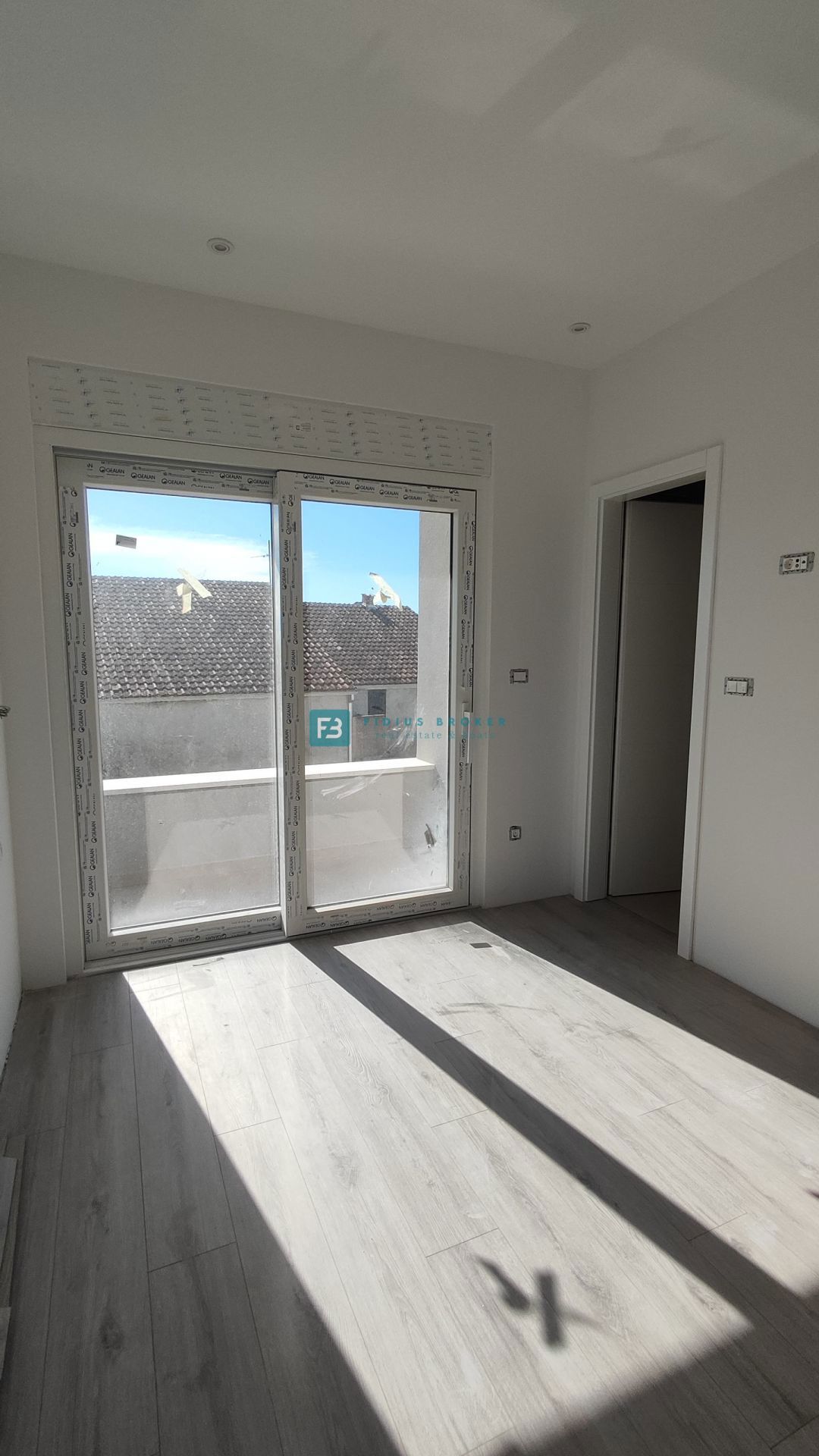 VODICE, novogradnja, dvojček, vrt 166 m2, mirna lokacija, S2
