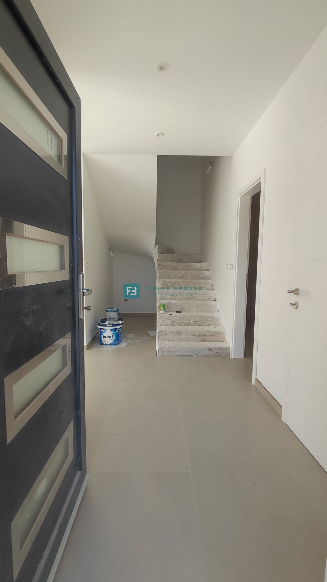 VODICE, novogradnja, dvojček, vrt 166 m2, mirna lokacija, S2
