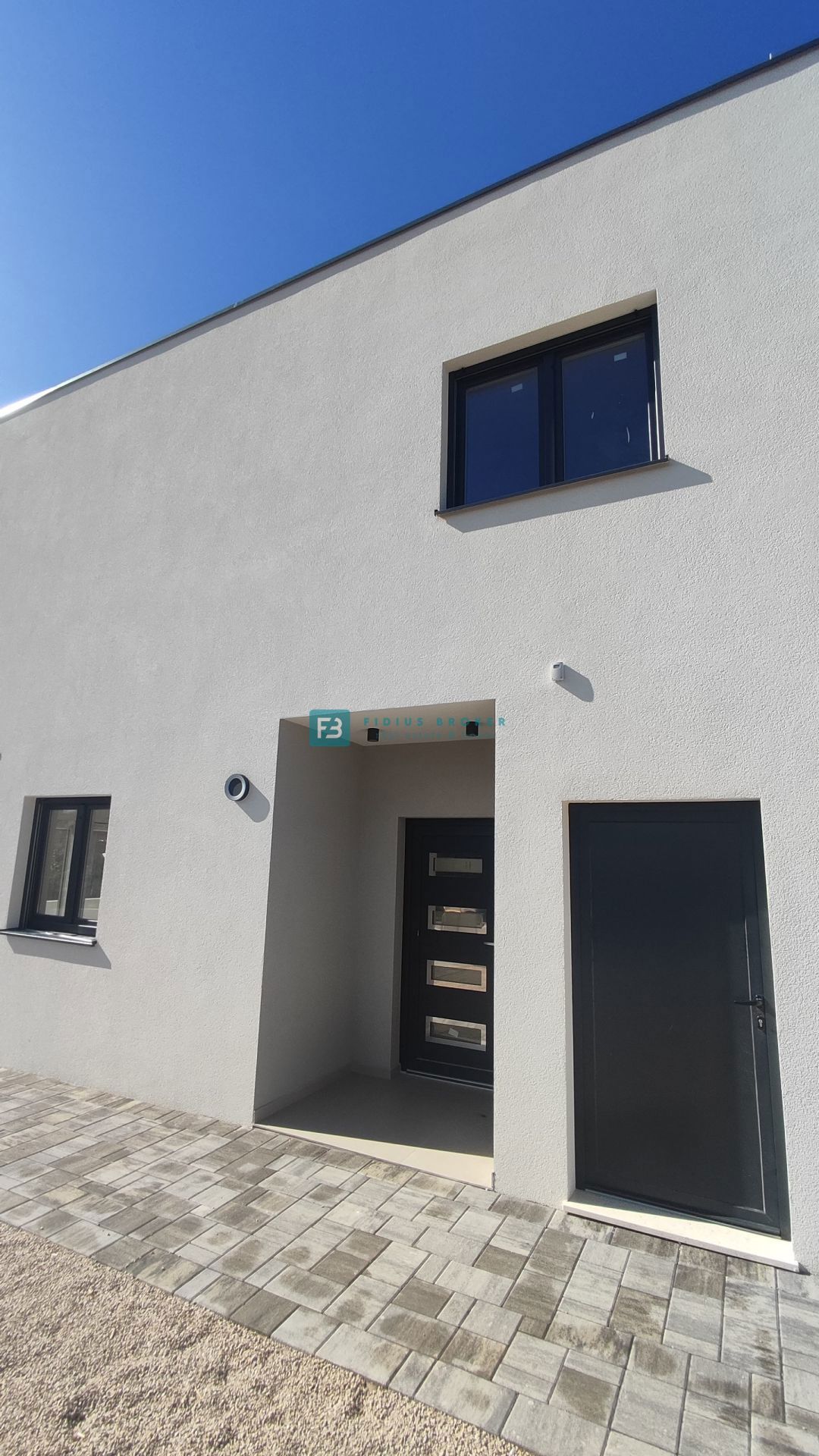 VODICE, novogradnja, dvojček, vrt 166 m2, mirna lokacija, S2