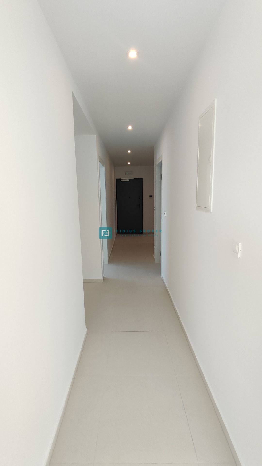 VODICE, novogradnja, 2. nadstropje, 400 m od plaže, pogled na more