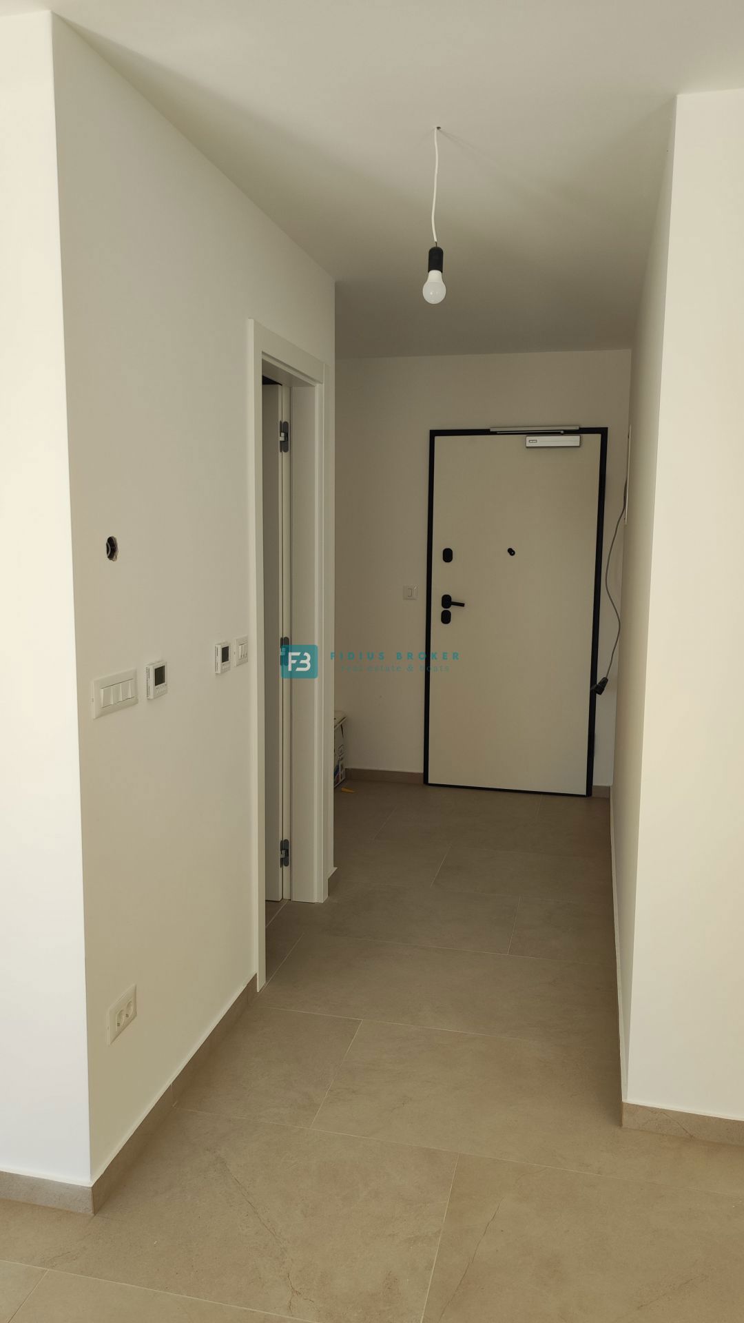 VODICE, novogradnja, pritličje, vrt 36 m2, mirna lokacija, S2