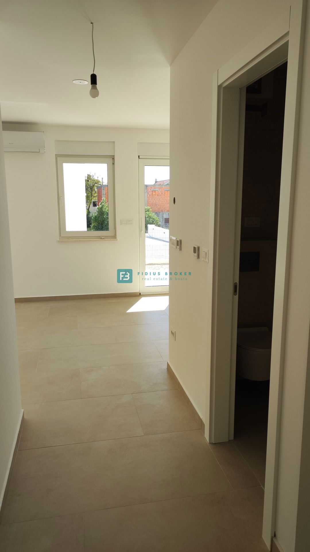 VODICE, novogradnja, pritličje, vrt 36 m2, mirna lokacija, S2