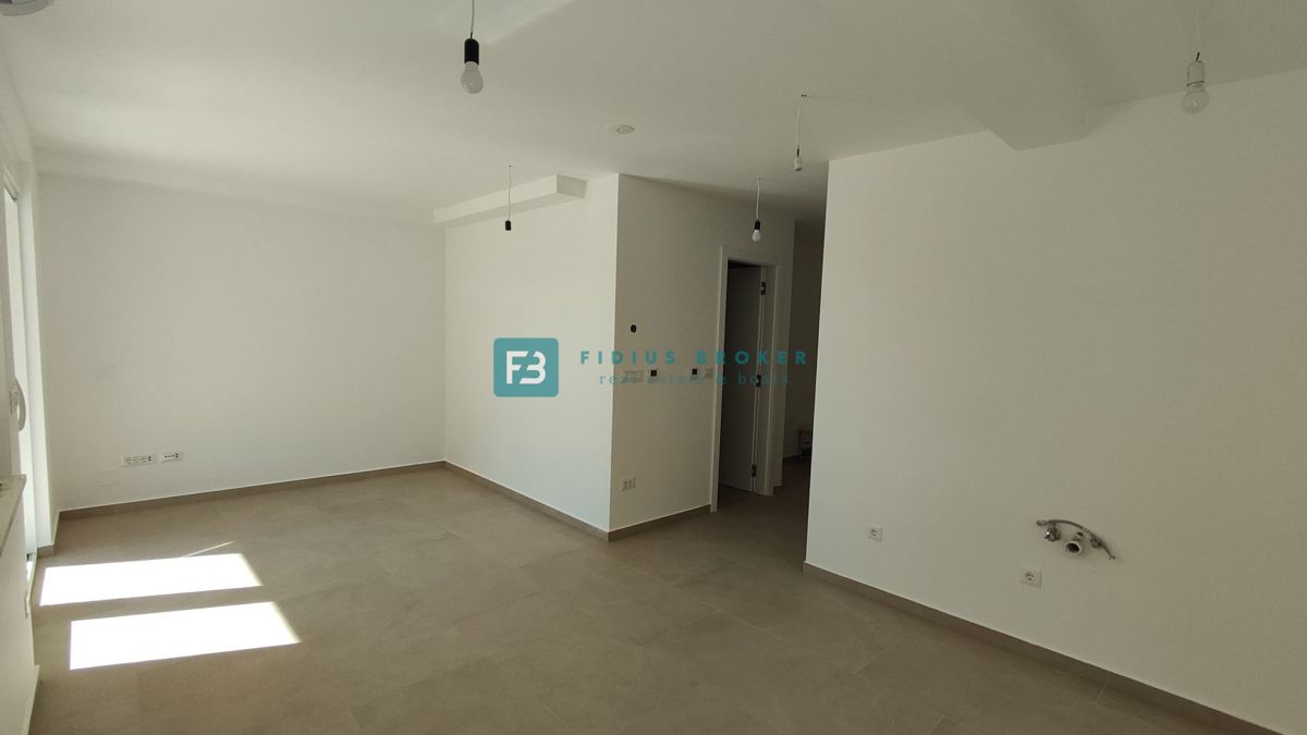 VODICE, novogradnja, pritličje, vrt 36 m2, mirna lokacija, S2