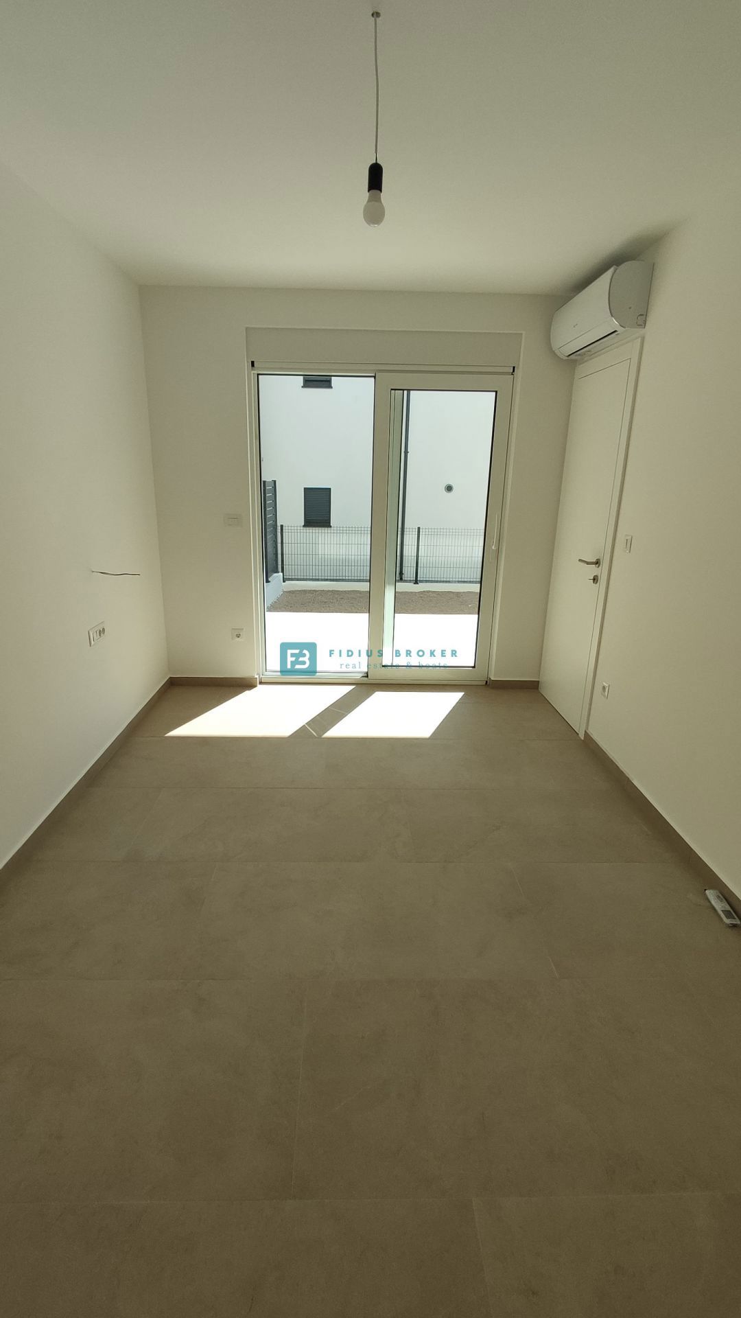 VODICE, novogradnja, pritličje, vrt 36 m2, mirna lokacija, S2