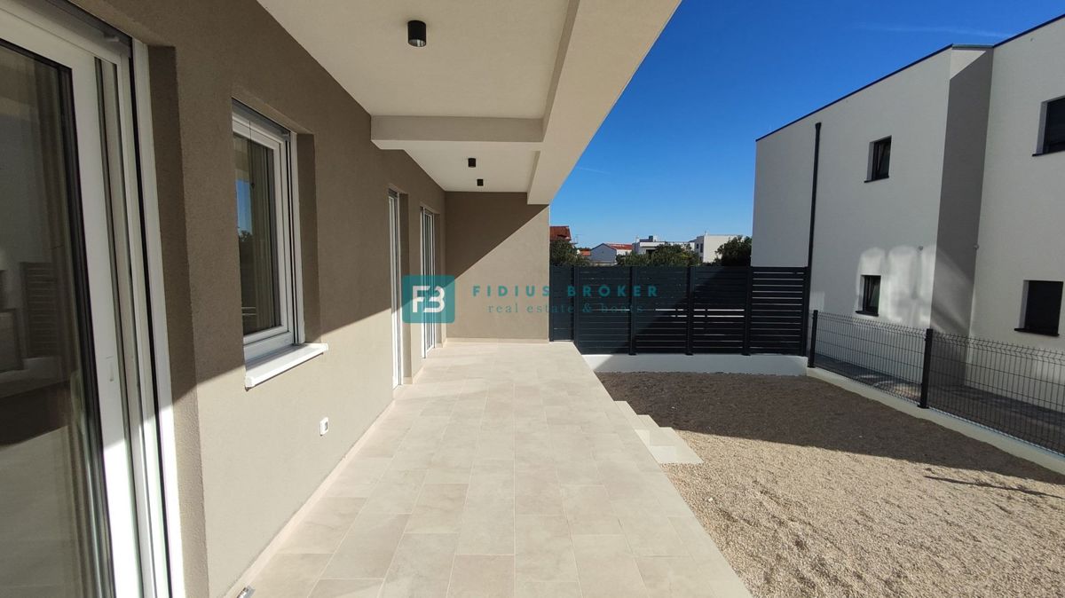 VODICE, novogradnja, pritličje, vrt 36 m2, mirna lokacija, S2