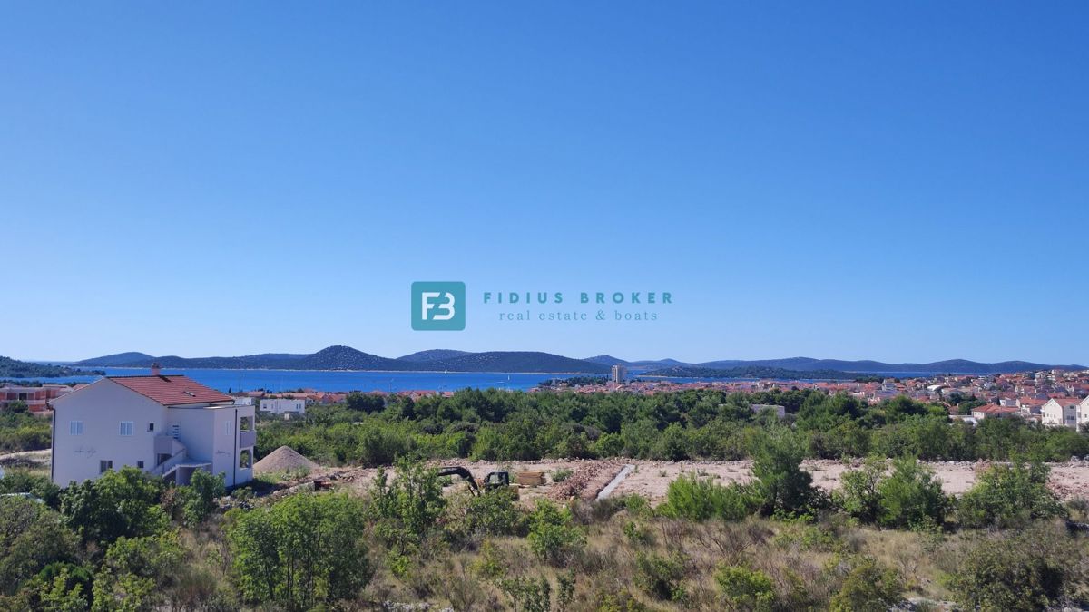 VODICE, novogradnja, 2. nadstropje, pogled na morje, 2 spalnici