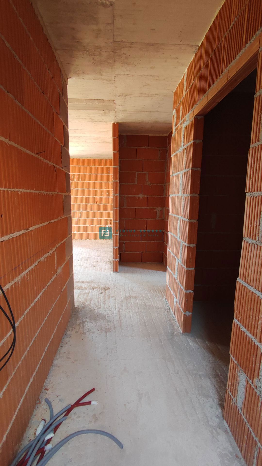 VODICE, novogradnja, 2. nadstropje, pogled na morje, 2 spalnici