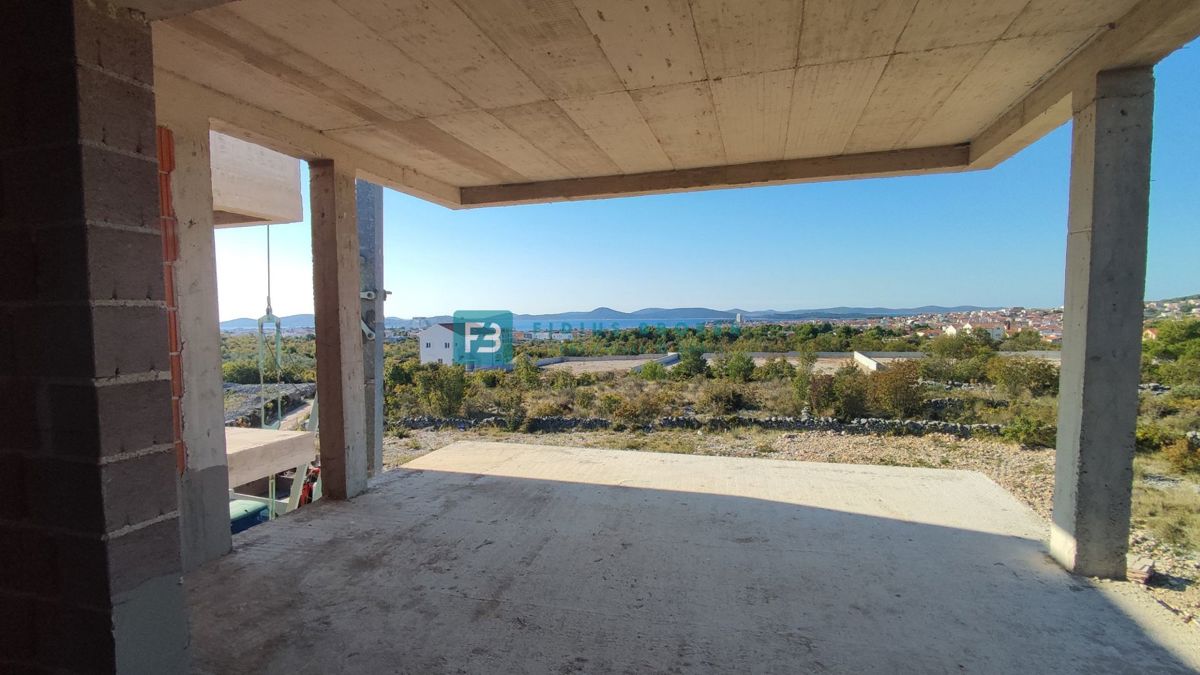 VODICE, novogradnja, 2. nadstropje, pogled na morje, 2 spalnici