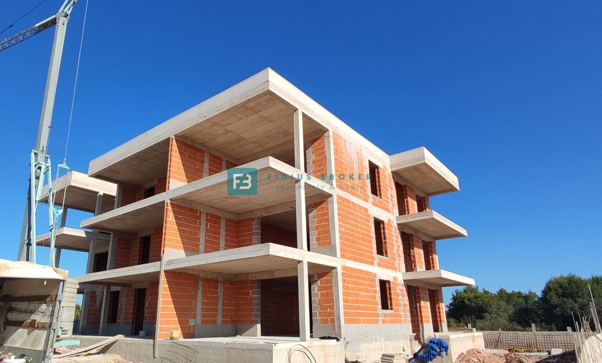 VODICE, novogradnja, 2. nadstropje, pogled na morje, 2 spalnici