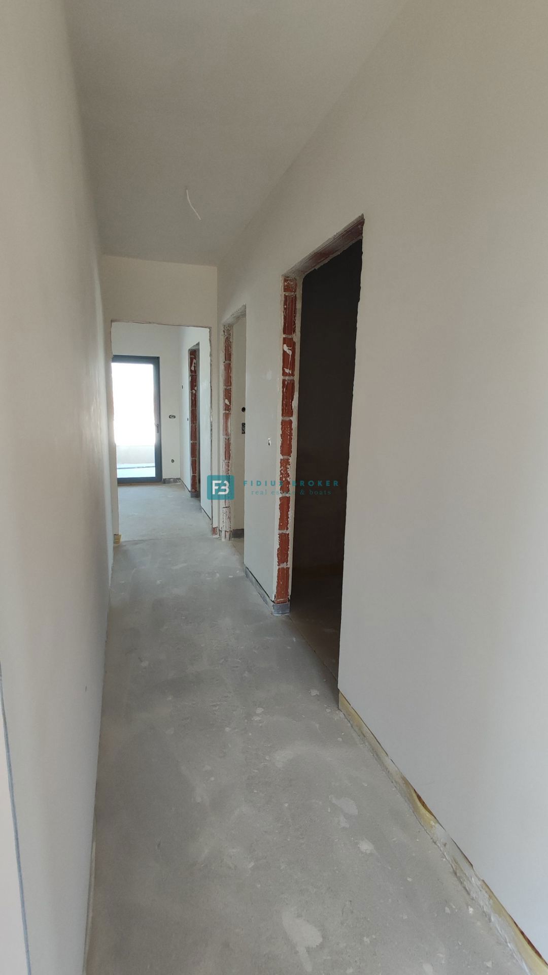 VODICE, novogradnja, 2. nad., 600 m do plaže, dvigalo, 3 spalnice