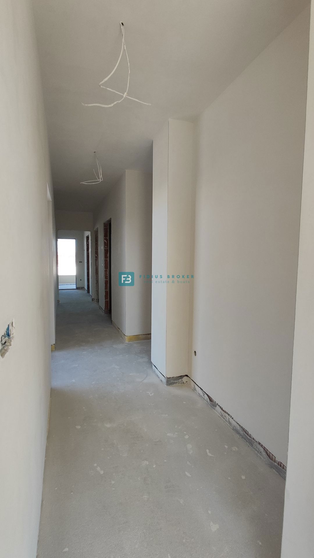 VODICE, novogradnja, 2. nad., 600 m do plaže, dvigalo, 3 spalnice