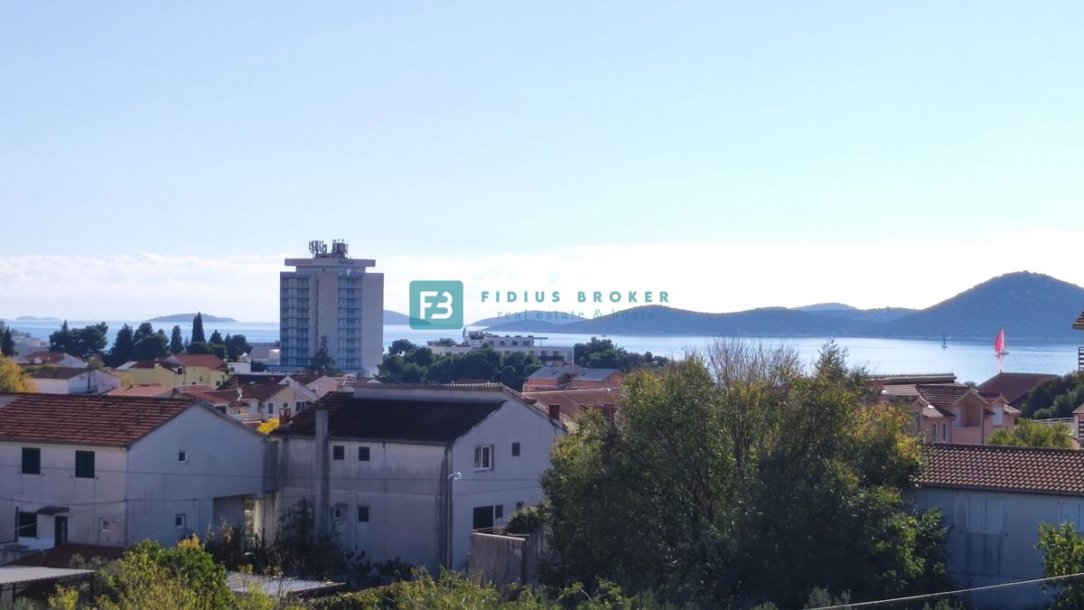 VODICE, novogradnja, 2. nad., 600 m do plaže, dvigalo, 3 spalnice