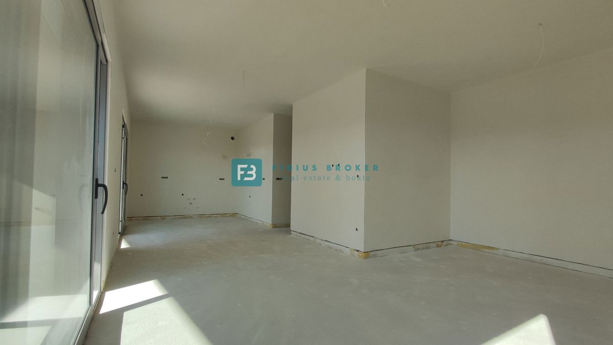 VODICE, novogradnja, 2. nad., 600 m do plaže, dvigalo, 3 spalnice