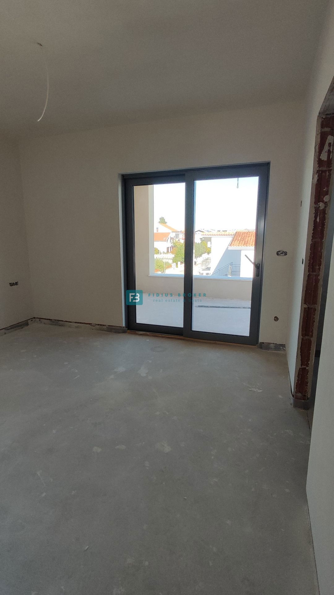 VODICE, novogradnja, 2. nad., 600 m do plaže, dvigalo, 3 spalnice