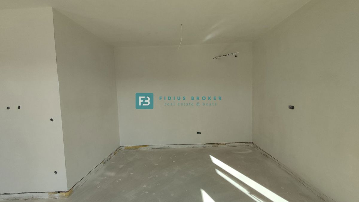 VODICE, novogradnja, 2. nad., 600 m do plaže, dvigalo, 3 spalnice