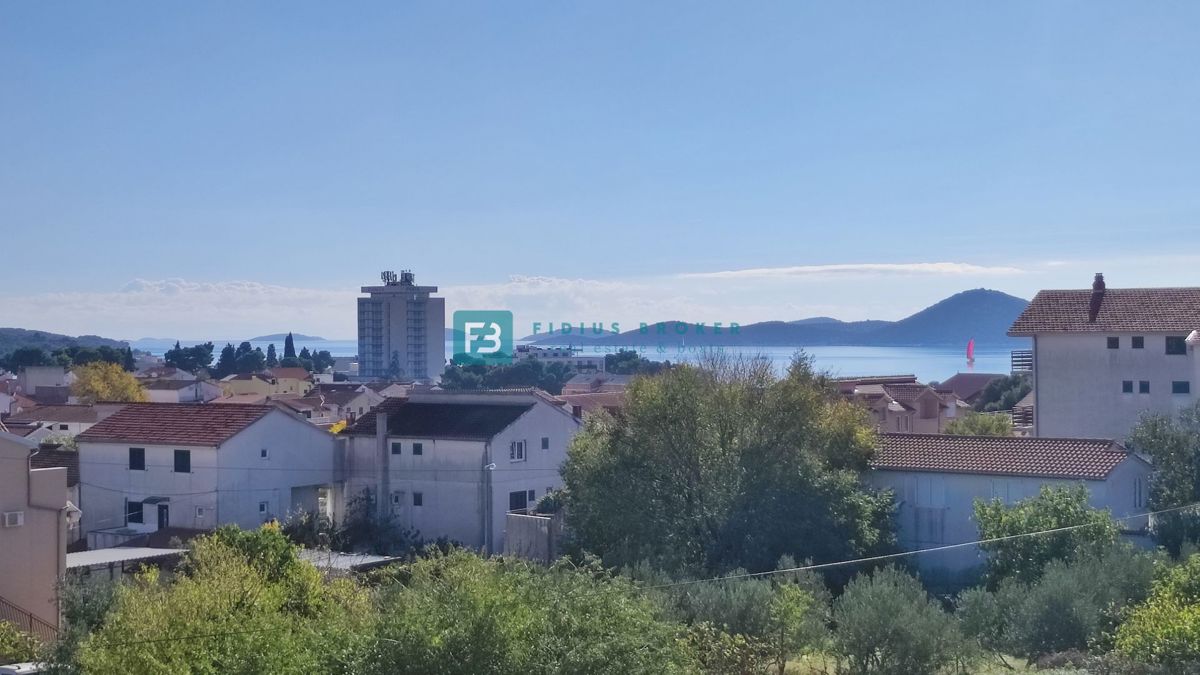 VODICE, novogradnja, 2. nad., 600 m do plaže, dvigalo, 3 spalnice