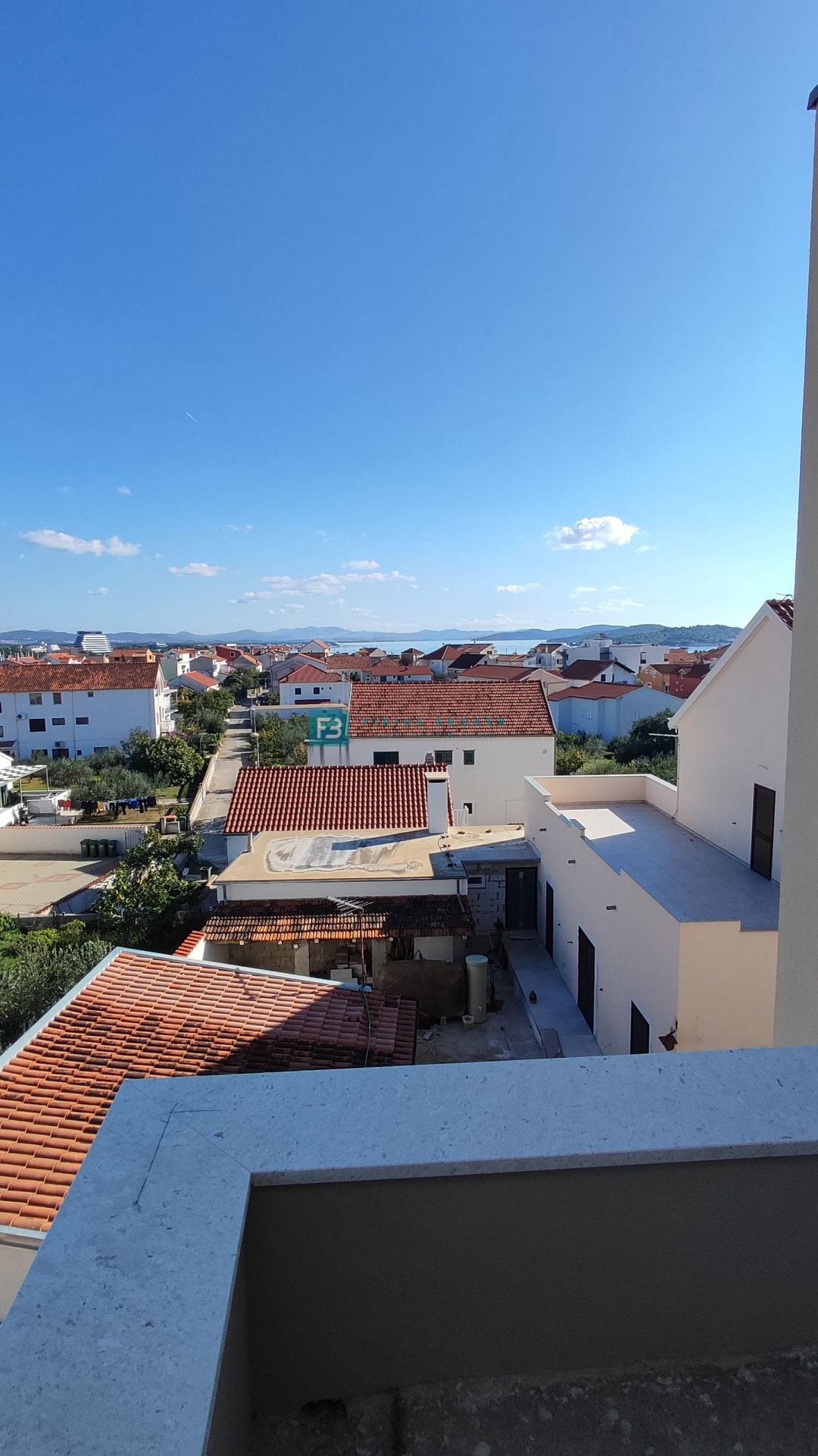 VODICE, novogradnja, 2. nad., 600 m do plaže, dvigalo, 3 spalnice