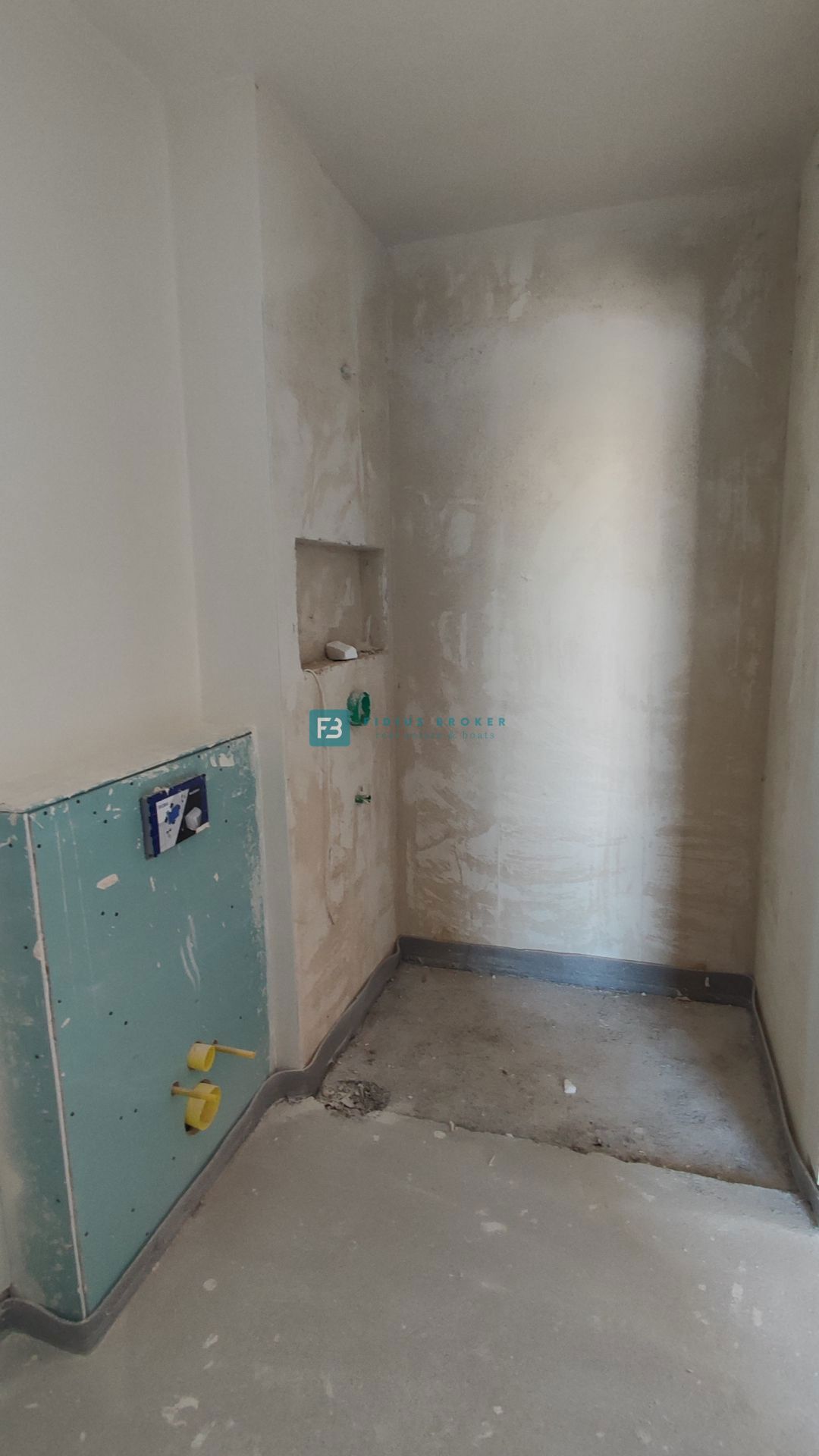 VODICE, novogradnja, 2. nad., 600 m do plaže, dvigalo, 3 spalnice