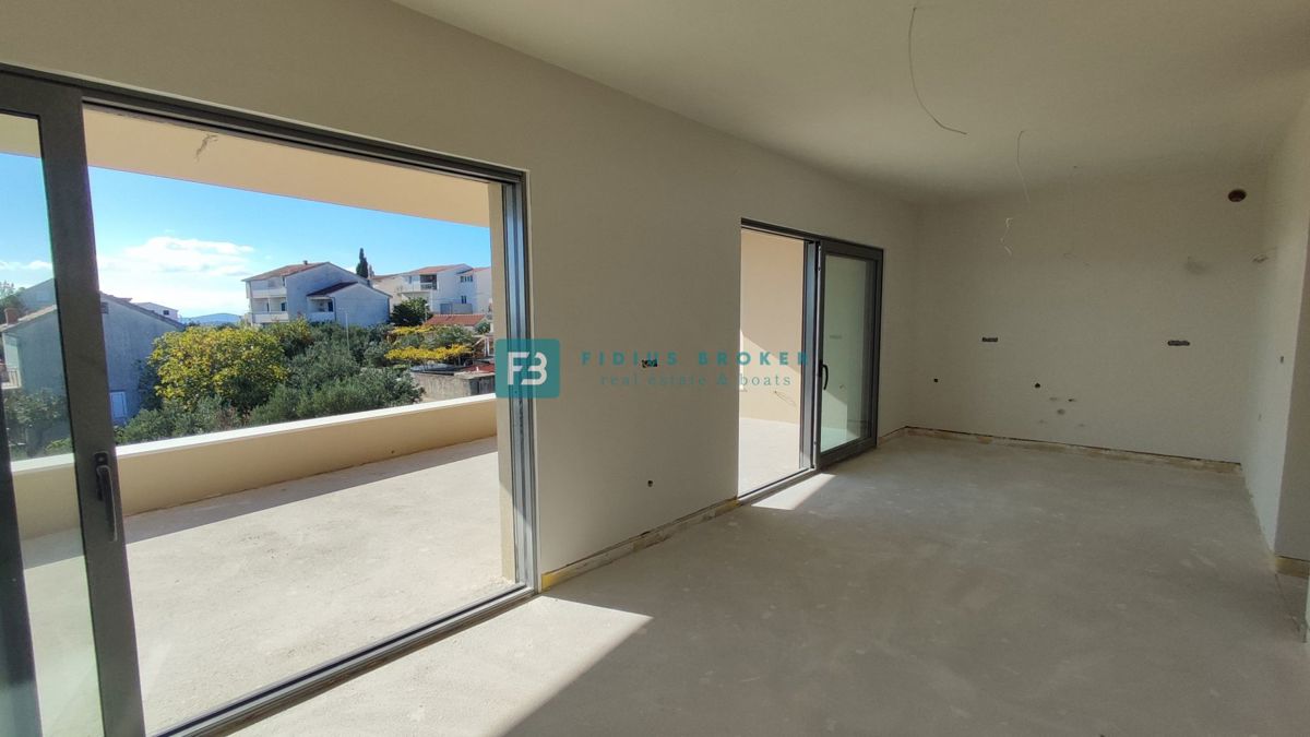 VODICE, novogradnja, 2. nad., 600 m do plaže, dvigalo, 3 spalnice