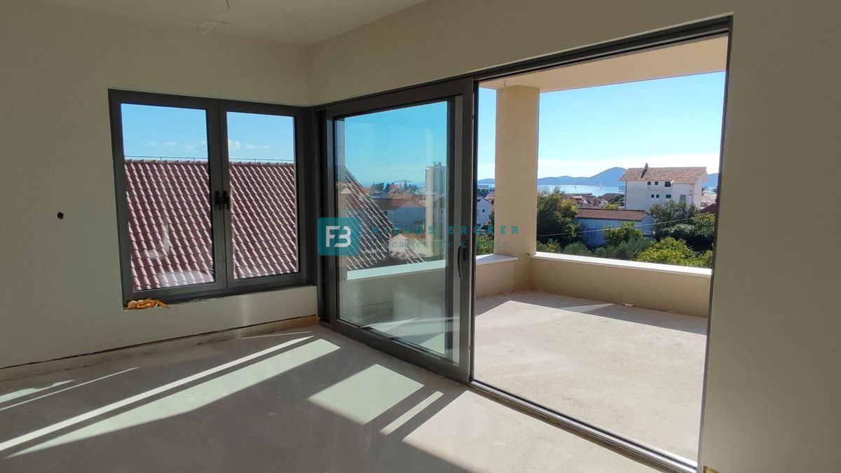 VODICE, novogradnja, 2. nad., 600 m do plaže, dvigalo, 3 spalnice