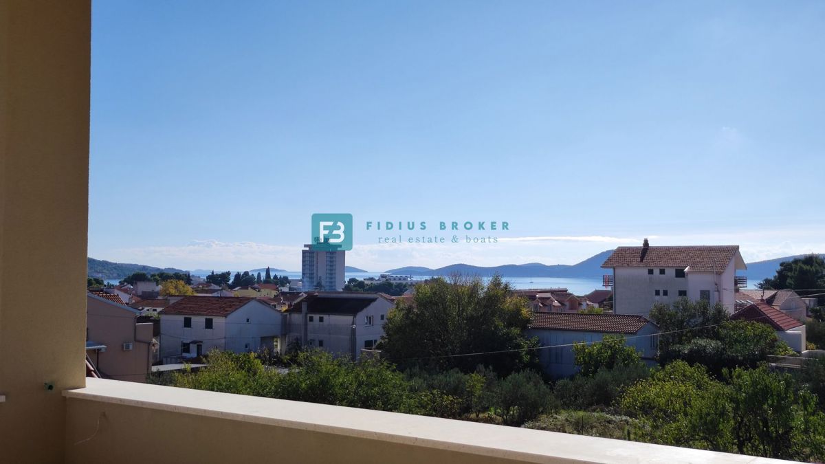 VODICE, novogradnja, 2. nad., 600 m do plaže, dvigalo, 3 spalnice