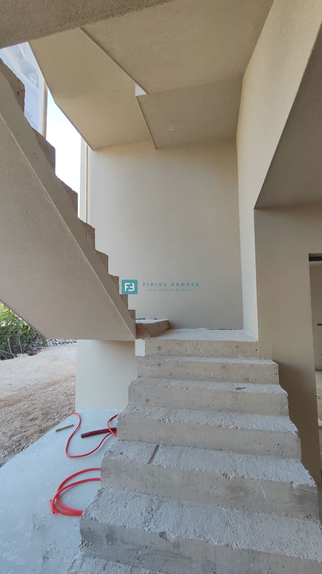 VODICE, novogradnja, 2. nad., 600 m do plaže, dvigalo, 3 spalnice