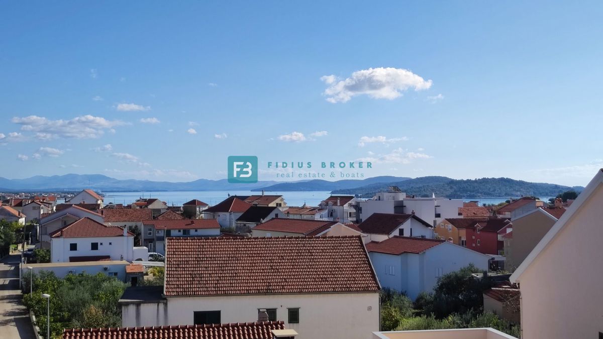 VODICE, novogradnja, 2. nad., 600 m do plaže, dvigalo, 3 spalnice