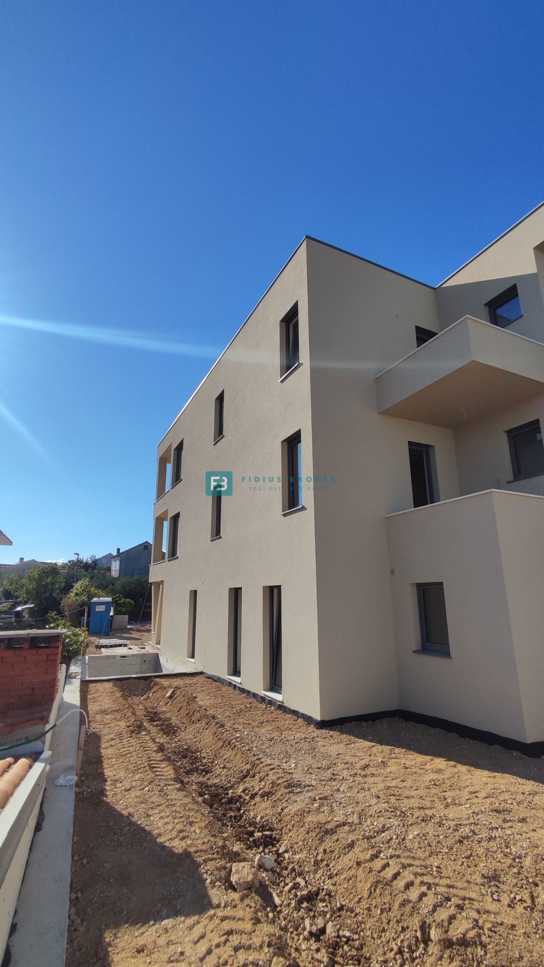 VODICE, novogradnja, 2. nad., 600 m do plaže, dvigalo, 3 spalnice