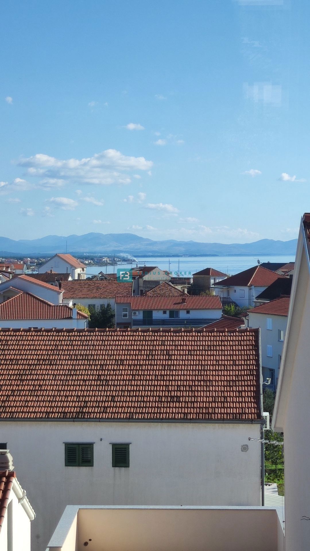 VODICE, novogradnja, 2. nad., 600 m do plaže, dvigalo, 3 spalnice