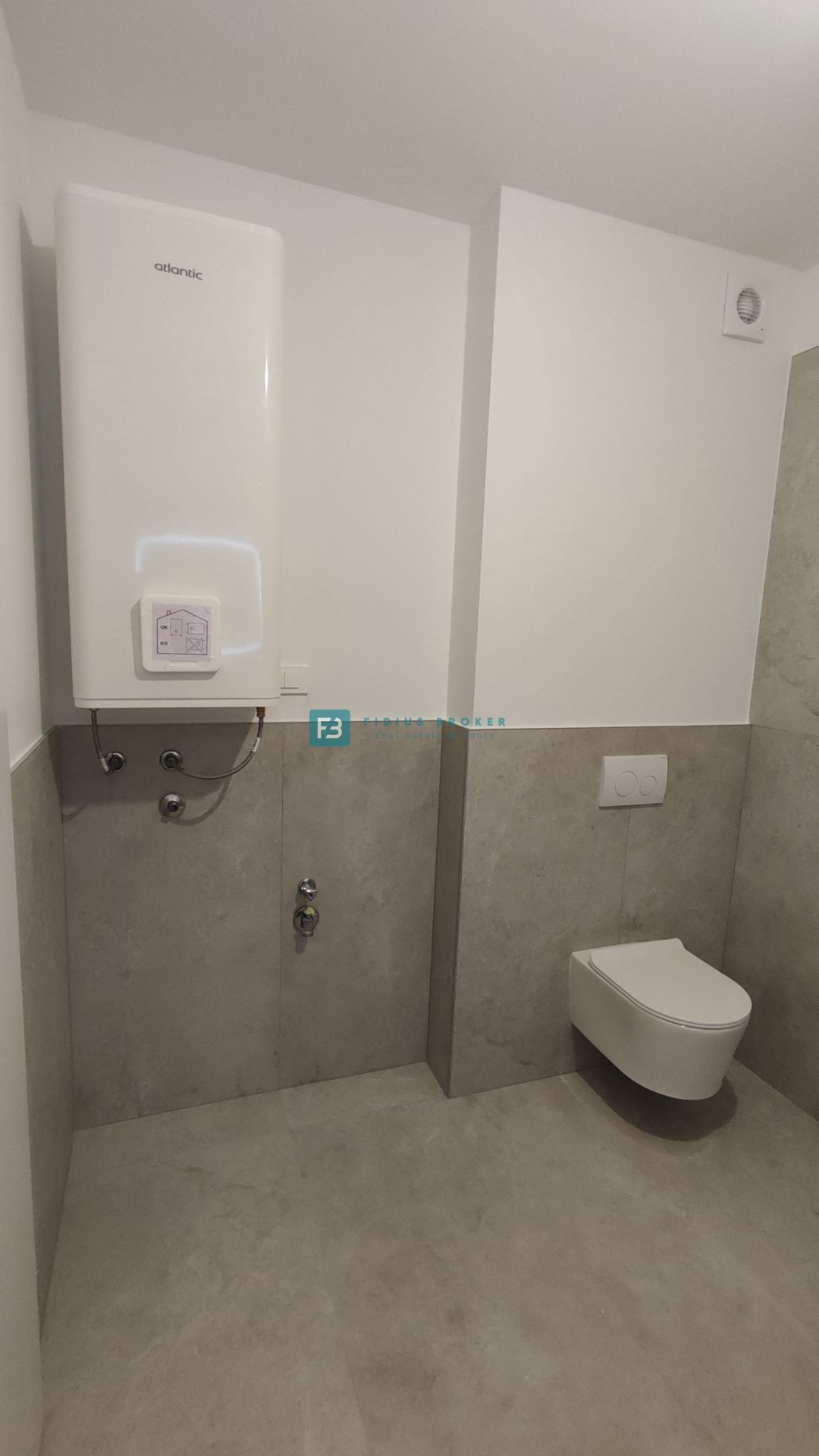 TRIBUNJ, novogradnja, pritličje + vrt 50 m2, 500 m do morja