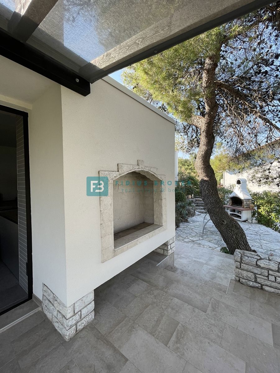 TISNO, čudovita samostojna hiša, 60 m od plaže, odprt pogled na morje