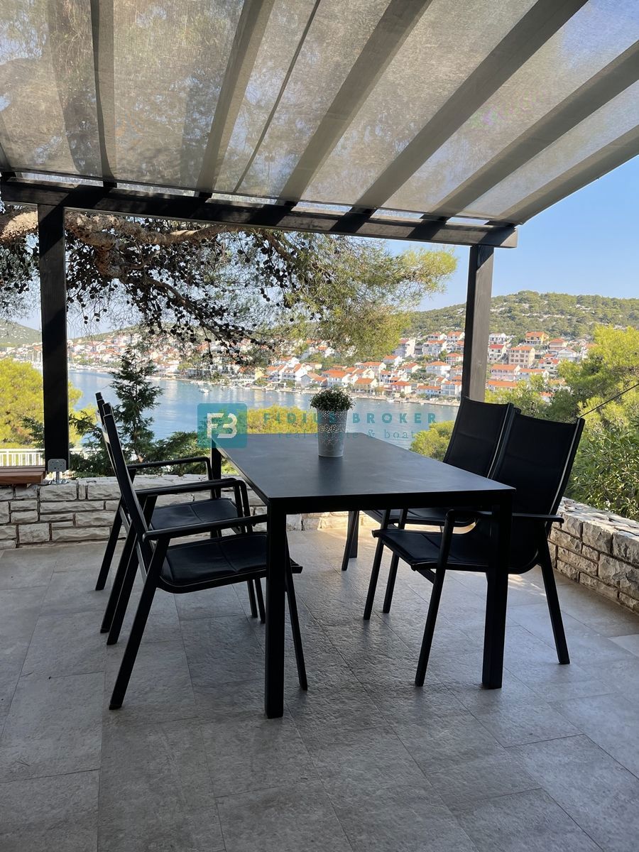 TISNO, čudovita samostojna hiša, 60 m od plaže, odprt pogled na morje