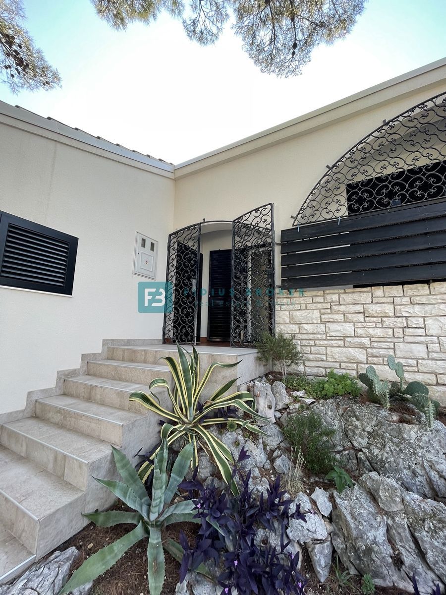 TISNO, čudovita samostojna hiša, 60 m od plaže, odprt pogled na morje