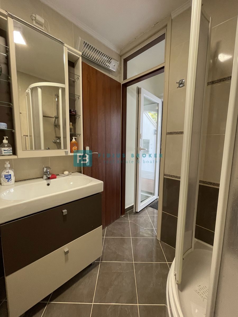 TISNO, čudovita samostojna hiša, 60 m od plaže, odprt pogled na morje